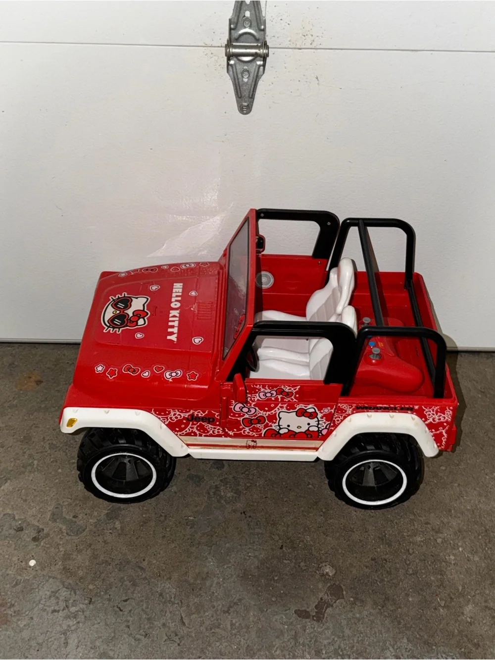 New Bright Hello Kitty Jeep Wrangler Toy Remote Controlled Vehicle Tested Works.